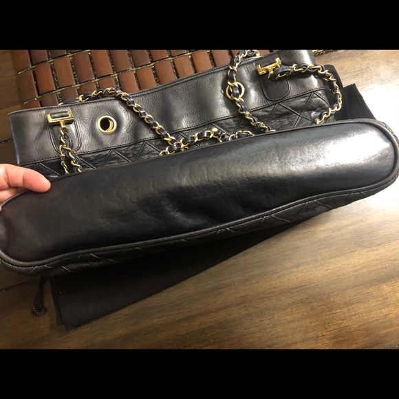 Authentic CHANEL Dark Navy Lambskin Tote - Picture 14 of 16